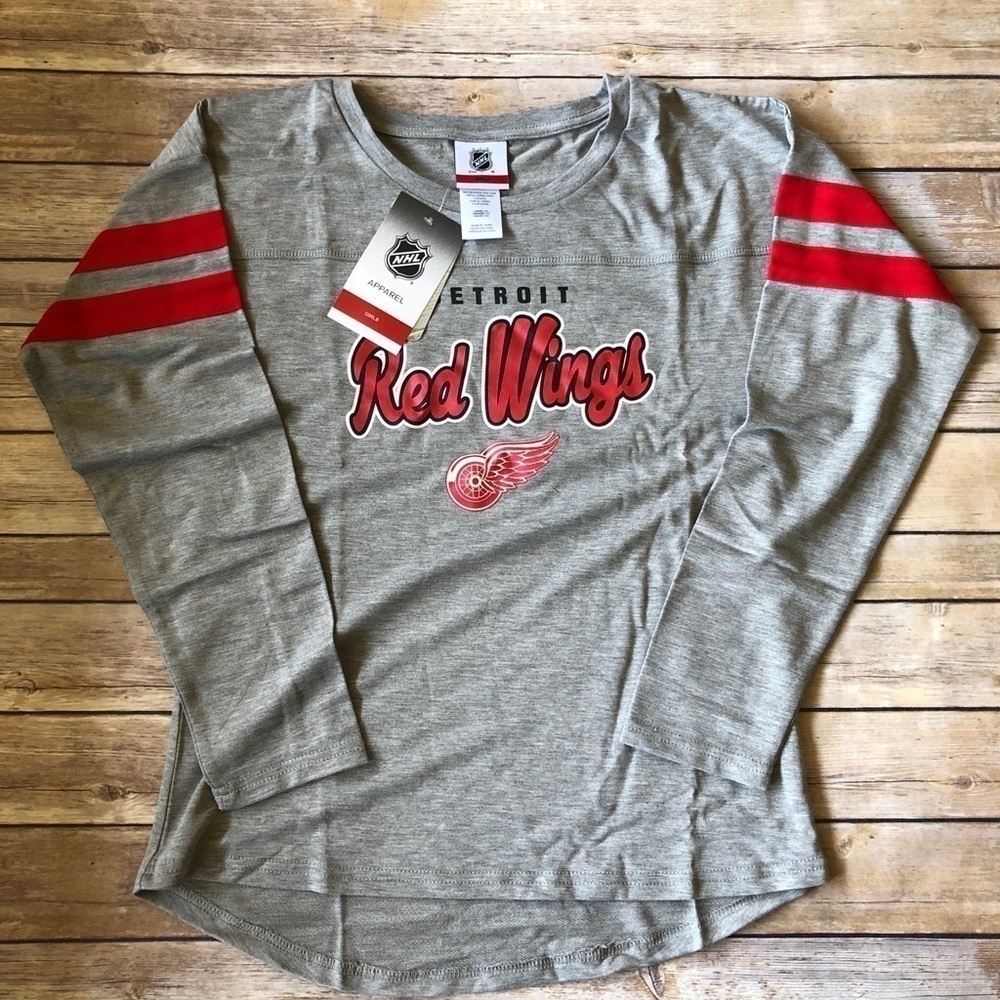 𝅺NWT girls Official NHL Red Wings shirt.